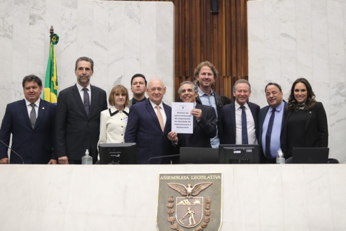 O presidente da Casa, deputado Ademar Traiano (PSD), reforçou nesta segunda-feira (03) a importância da defesa da liberdade de imprensa durante encontro com o presidente do Sindicato dos Jornalistas Profissionais do Paraná, Célio Martins, que visitou o Le