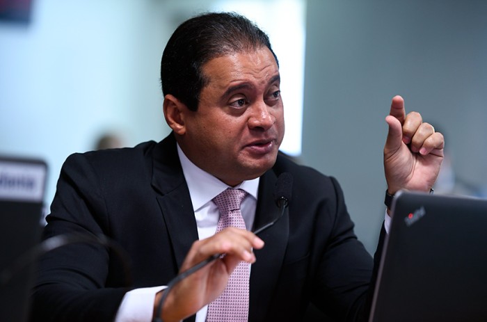 Weverton chegou a apresentar o relatório, mas a votação foi adiada após pedido de vista - Edilson Rodrigues/Agência Senado