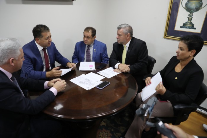 Reunião ocorreu logo após a sessão plenária desta segunda-feira (10). / Créditos: Orlando Kissner/Alep