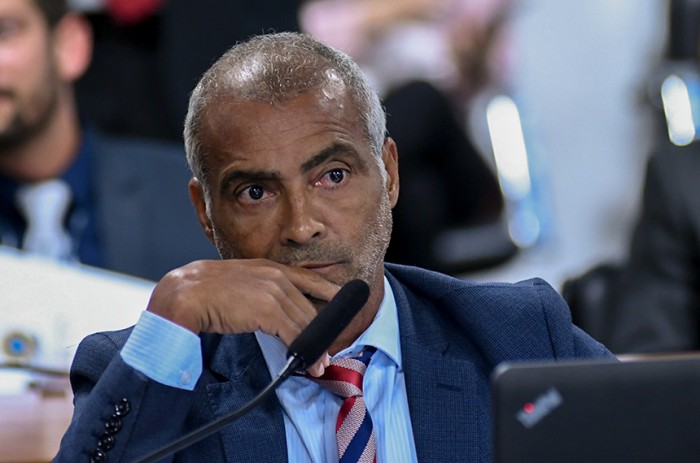 Romário relata texto que prevê que árbitros tenham vínculo empregatício com entidades desportivas - Geraldo Magela/Agência Senado