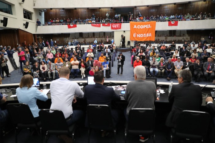 Encontro ocorreu na noite desta segunda-feira (17), no Plenário da Assembleia Legislativa do Paraná. / Créditos: Valdir Amaral/Alep
