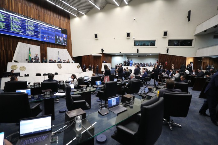 De autoria do deputado Hussein Bakri (PSD), a iniciativa foi aprovada em primeiro turno na sessão plenária desta terça-feira (24). / Créditos: Orlando Kissner/Alep