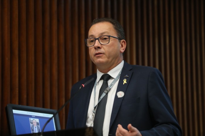 O diretor-geral do Departamento de Trânsito do Paraná (Detran-PR), Adriano Marcos Furtado, falou durante o Grande Expediente. / Créditos: Orlando Kissner/Alep