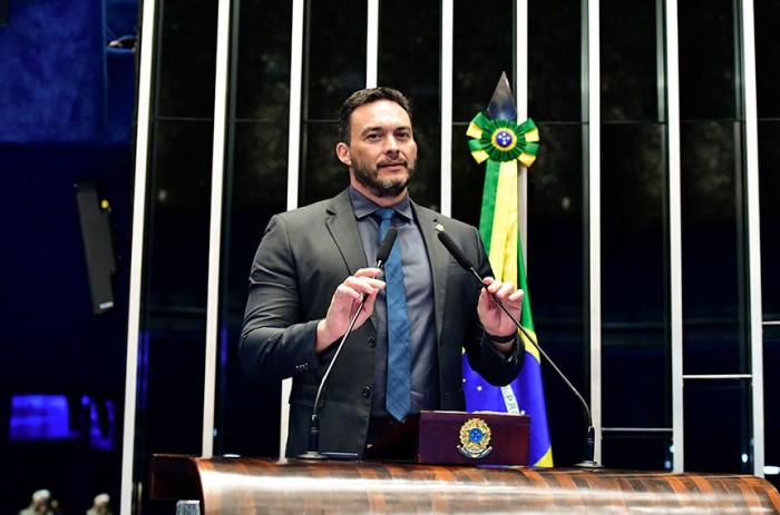 O senador comemorou em discurso a aprovação do projeto, de autoria dele - Foto: Waldemir Barreto/Agência Senado