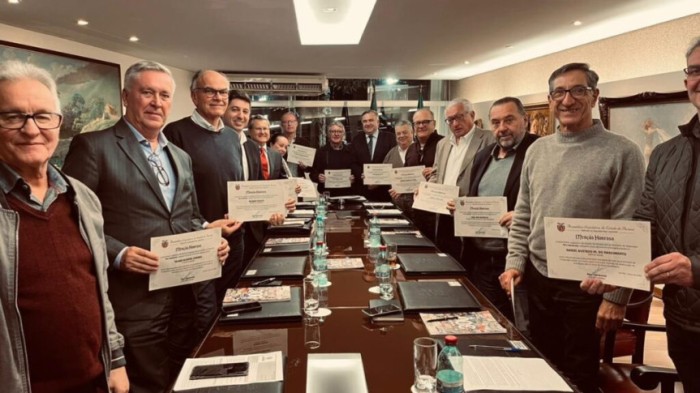 “Acredito que devemos investir na cultura para resgatar a memória das grandes personalidades históricas do Paraná”, disse Ney durante a homenagem. / Créditos: Divulgação