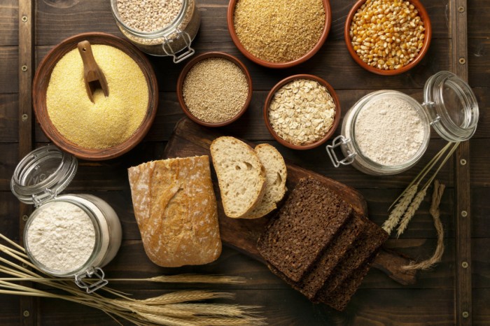 O glúten é uma proteína encontrada no trigo, centeio, cevada, e seus derivados como pizzas, bolos, pães, biscoitos, cerveja, uísque, vodka e alguns doces / Créditos: FreePik