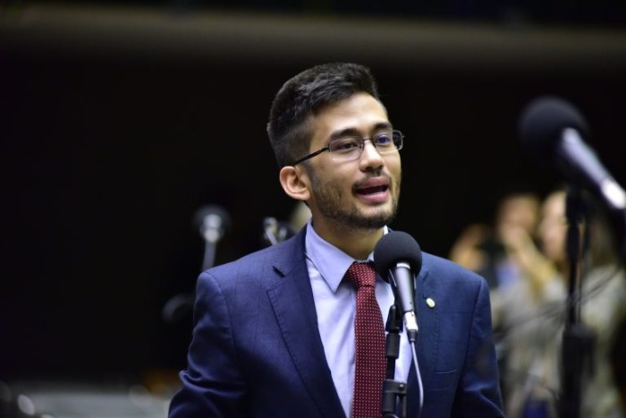 Kataguiri quer evitar constrangimento aos familiares na hora de solicitar o documento - (Foto: Zeca Ribeiro/Câmara dos Deputados)