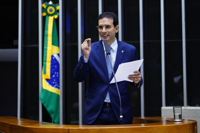 Léo Prates espera acabar com clandestinidade - (Foto: Pablo Valadares/Câmara dos Deputados)