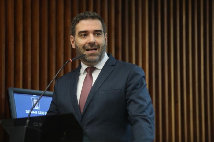 Denian Couto explica que não é contra o controle da velocidade, mas sim, a favor da transparência em todo o processo. “É claro que a segurança no trânsito é fundamental. Eu só quero que o apelo pela segurança não vire um artifício para que radares não vir
