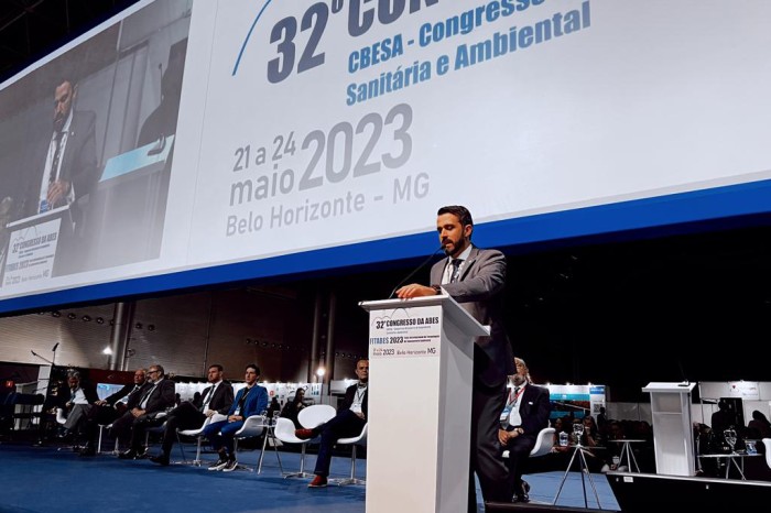 Diretor Filipe Sampaio discursa na solenidade de abertura do 32º Congresso da ABES - Foto: Banco de Imagens ANA