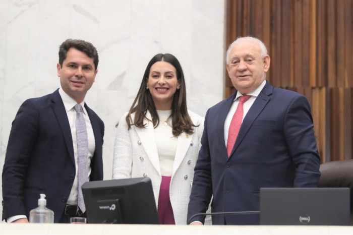A solenidade, proposta pela deputada Mabel Canto, contará com as presenças do presidente da Assembleia, deputado Ademar Traiano (à dir.), e do 1º secretário da Casa, deputado Alexandre Curi. / Créditos: Orlando Kissner/Alep