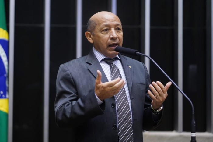 Alfredinho: proposta tem potencial para propagar a importância do transporte não motorizado no cotidiano - (Foto: Pablo Valadares / Câmara dos Deputados)