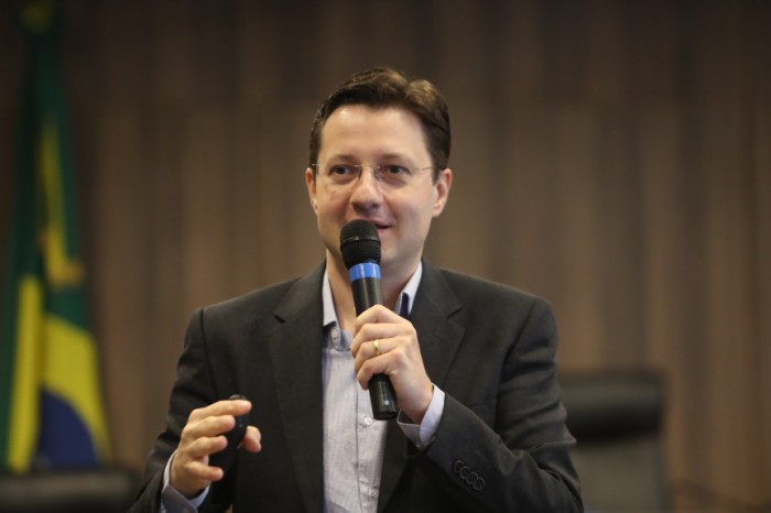 Ramon Cavalcanti Ceschim é psiquiatra e coordenador do Centro de Informação e Assistência Toxicológica do Paraná/SESA. / Créditos: Valdir Amaral/Alep