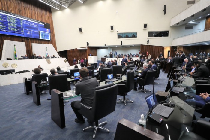 Durante a sessão plenária desta segunda-feira (29) os parlamentares apreciaram uma pauta de votações composta por 13 itens. / Créditos: Orlando Kissner/Alep