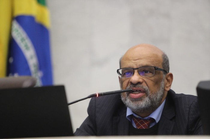 Na apresentação, juntamente com técnicos do Governo, o secretário ainda respondeu aos questionamentos dos deputados estaduais sobre os números contábeis do Estado. / Créditos: Orlando Kissner/Alep