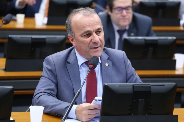 O relator Helder Salomão recomendou a aprovação da proposta - (Foto: Vinicius Loures/Câmara dos Deputados)