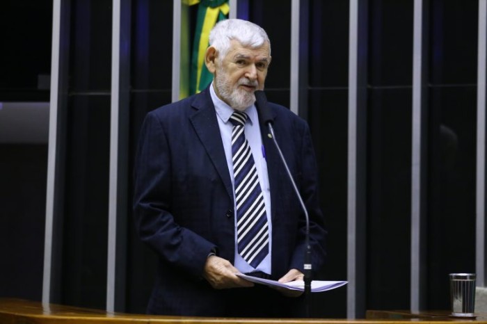 O relator Luiz Couto recomendou a aprovação da proposta - (Foto: Vinicius Loures/Câmara dos Deputados)