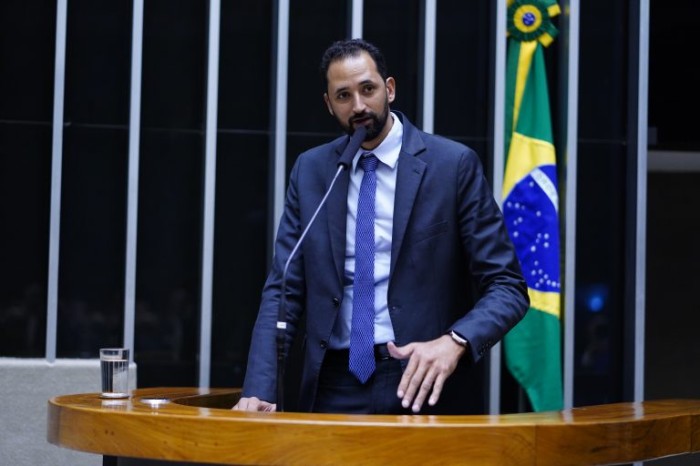 O relator Mauricio do Vôlei recomendou a aprovação da proposta - (Foto: Pablo Valadares/Câmara dos Deputados)