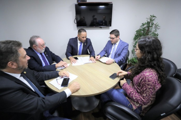 Reunião ocorreu na tarde desta segunda-feira (5). / Créditos: Orlando Kissner/Alep