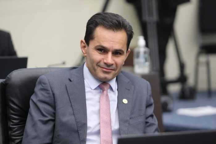 O texto visa aprimorar a lei 13.400/2001, que estabelece aos bancos e instituições financeiras o prazo máximo para atendimento em 20 minutos em dias normais e de 30 minutos em véspera ou após feriados prolongados. / Créditos: Valdir Amaral/Alep