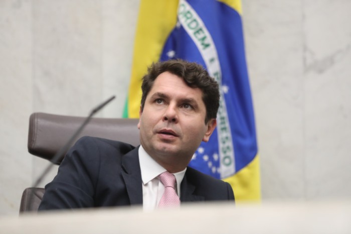 O projeto de lei foi apresentado pelos deputados Alexandre Curi (PSD) e Cloara Pinheiro (PSD). / Créditos: Orlando Kissner/Alep