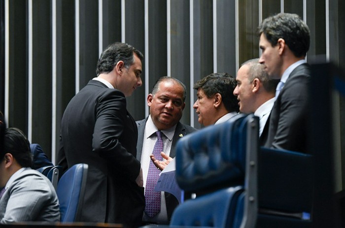 Rodrigo Pacheco (à esq.), Eduardo Gomes e Carlos Viana na sessão deliberativa desta terça - Foto: Jefferson RudyAgência Senado