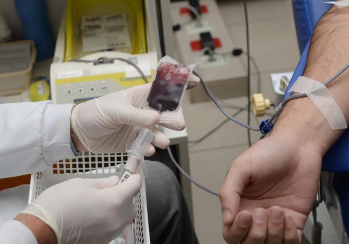 No Paraná, o Centro de Hematologia e Hemoterapia (Hemepar) atende mais de 700 pacientes ao dia e conta com 23 unidades de coleta, armazenamento e distribuição de sangue para 385 hospitais públicos, privados e filantrópicos, além de atender 92,8% dos leito