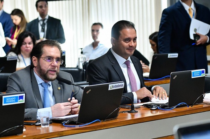 O senador Plínio Valério (à esq.) foi o relator do projeto apresentado pelo senador Weverton (à dir.) - Foto: Geraldo Magela/Agência Senado