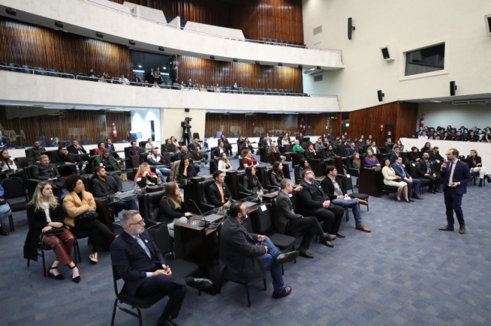 De acordo com a Escola do Legislativo, a seleção final dos estudantes será realizada pela instituição de ensino e os nomes serão divulgados no dia 4 de julho. / Créditos: Orlando Kissner/Alep