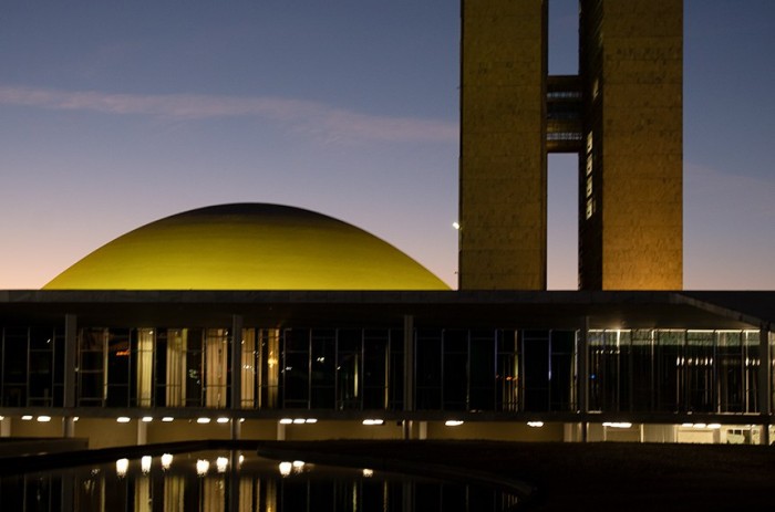 A lei determina da realização de ações e a iluminação de prédios públicos com a cor amarela em julho - Foto: Pedro França/Agência Senado