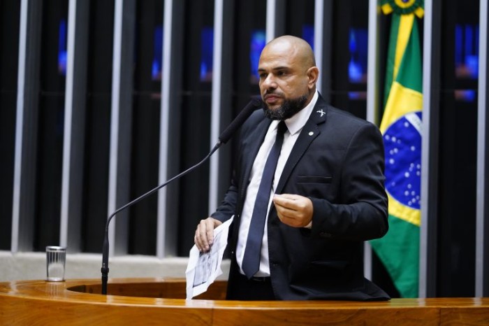 Sargento Portugal considera que medida vai motivar o servidor - (Foto: Pablo Valadares/Câmara dos Deputados)
