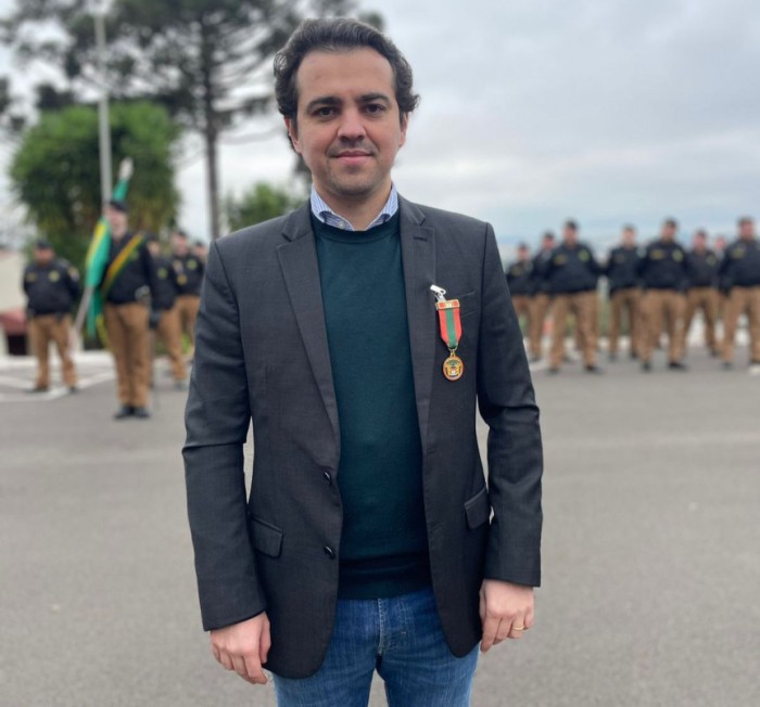 O deputado Luiz Fernando Guerra (União) viajou de Curitiba para acompanhar pessoalmente o evento e foi homenageado com a Medalha Sentinelas do Sudoeste, que faz referência à história do sudoeste paranaense. / Créditos: Marcos Bordin