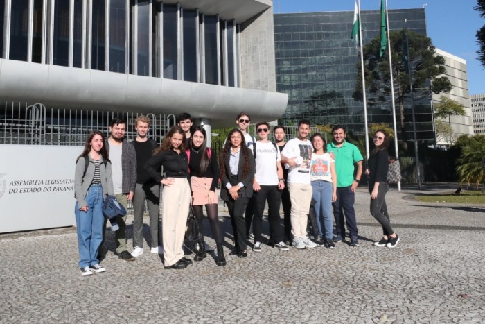 A política de abertura das portas para a população é prática permanente da Assembleia Legislativa do Paraná com as visitas guiadas. / Créditos: Valdir Amaral/Alep