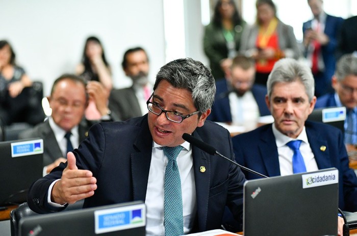 Para Portinho, a atividade reduz os resíduos sólidos e poluentes produzidos pelo descarte de pneus - Foto: Geraldo Magela/Agência Senado