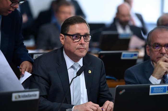 Mauro Carvalho Junior leu relatório favorável ao PDL 928/2021, pelo qual empresas sediadas no âmbito do Mercosul poderão disputar licitações públicas nos países que o integram - Foto: Edilson Rodrigues/Agência Senado