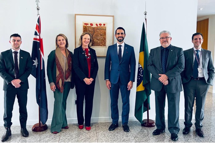 Representantes da ANA e da Embaixada do Governo da Austrália na cerimônia de assinatura o Plano de Trabalho 2023-2024