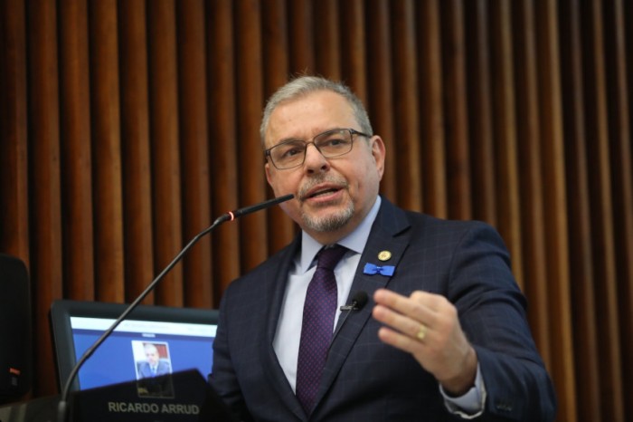 “É imprescindível que todas as crianças nascidas no território estadual, com suspeita diagnóstica de síndrome de Down, gozem do direito gratuito de submeterem-se a um exame, mediante solicitação médica, visando garantir o direito à vida”, explicou o deput
