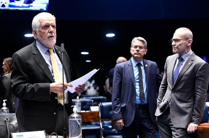 Jaques Wagner, que propôs a questão de ordem, argumenta que a Constituição não fala em maioria absoluta para o cargo de defensor público-geral - Foto: Jefferson Rudy/Agência Senado