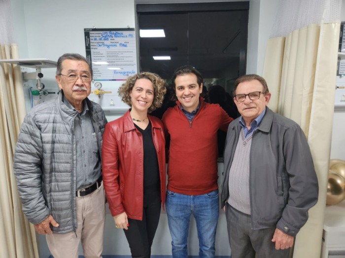(Esq. p/ dir.) Sadao Yamamoto, diretor e presidente do Hospital Filantrópico Policlínica, Fabiola Rech, deputado Luiz Fernando Guerra e o medico Gilberto Gabaldo. / Créditos: Marcos Bordin