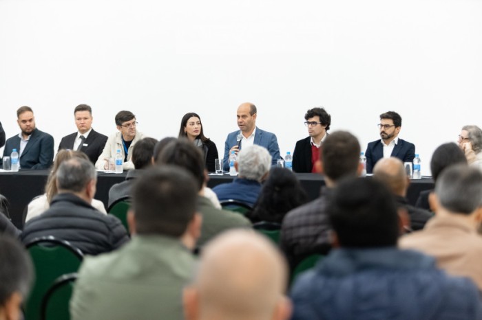 O evento foi organizado pela Frente Parlamentar da Reforma Tributária, coordenada pelo deputado Evandro Araújo (PSD), em parceria com a deputada estadual Mabel Canto (PSDB) e com a Associação Comercial, Industrial e Empresarial de Ponta Grossa (ACIPG). / 