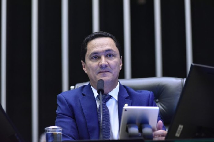 André Ferreira defendeu a aprovação do texto - (Foto: Zeca Ribeiro / Câmara dos Deputados.)