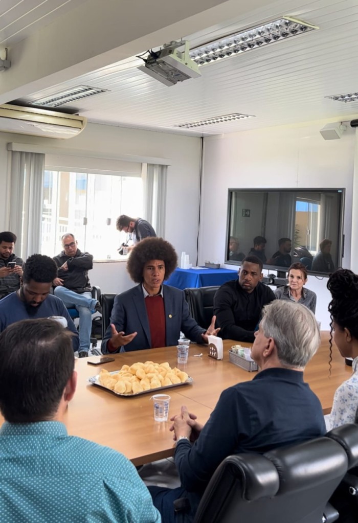 No encontro com o prefeito de Palotina, Renato Freitas sugeriu a criação de um Centro de Memória e Cultura da Comunidade Haitiana, devido a necessidade de integração dos imigrantes com a sociedade, e sugere que a prefeitura e a C.Vale trabalhem em conjunt