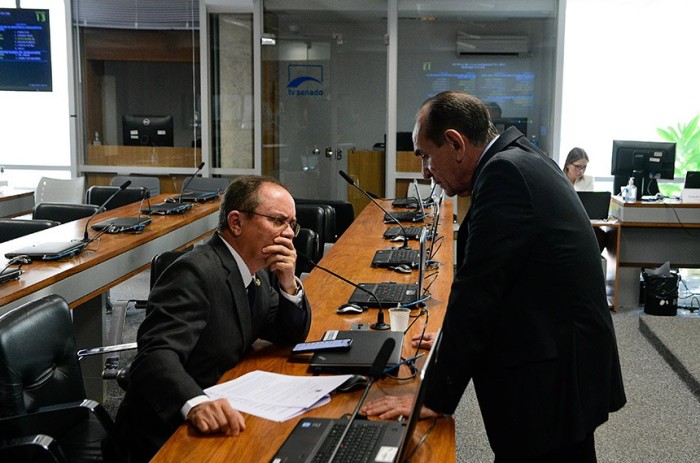 Zequinha Marinho, autor do requerimento para debates sobre a Ferrogrão, e o presidente da CDR, Marcelo Castro - Foto: Pedro França/Agência Senado