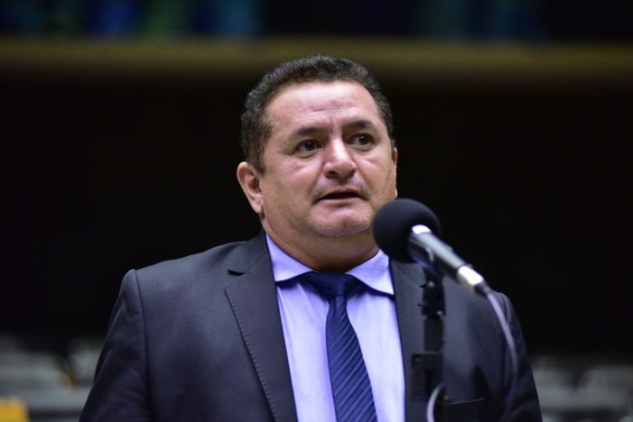 Prof. Reginaldo Veras lembra que mais de 5,2 milhões de alunos podem ser atendidos pelo programa - (Foto: Zeca Ribeiro/Câmara dos Deputados)