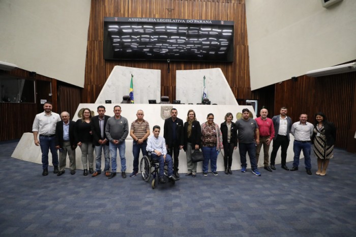 Os visitantes puderam conhecer o Plenário da Assembleia Legislativa. / Créditos: Orlando Kissner/Alep