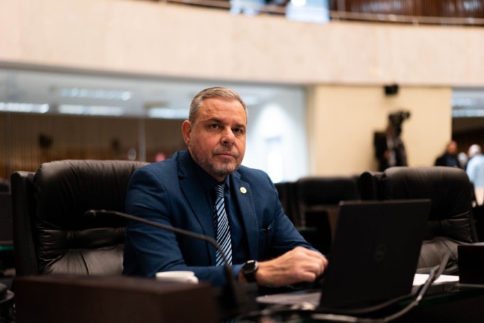 O deputado Ricardo Arruda, autor do projeto, explica que o objetivo é ampliar e fortalecer a segurança social, coibindo a reiterada ocorrência de situações de perturbação do sossego no estado do Paraná. / Créditos: Divulgação