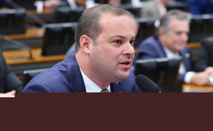 Victor Linhalis destacou que os veículos parados se deterioram e desvalorizam - (Foto: Vinicius Loures/Câmara dos Deputados)