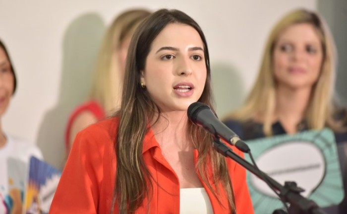 Para Amanda Gentil, não é justificável a aplicação de regras atenuantes nesses casos - (Foto: Zeca Ribeiro / Câmara dos Deputados)