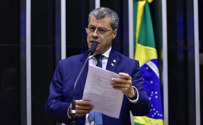 O relator, deputado Daniel Agrobom, recomendou a aprovação da proposta - (Foto: Zeca Ribeiro/Câmara dos Deputados)