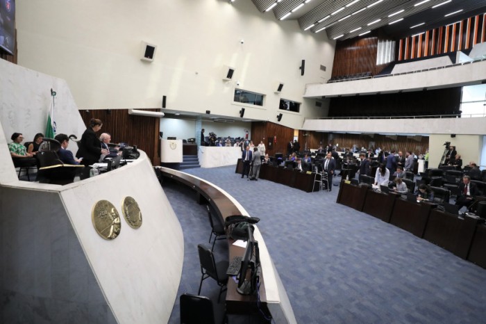 Seis dessas propostas do Governo se referem a doações de imóveis que hoje são da Companhia de Habitação do Paraná (Cohapar). / Créditos: Orlando Kissner/Alep